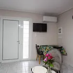 Cozy Apartamento Calamata